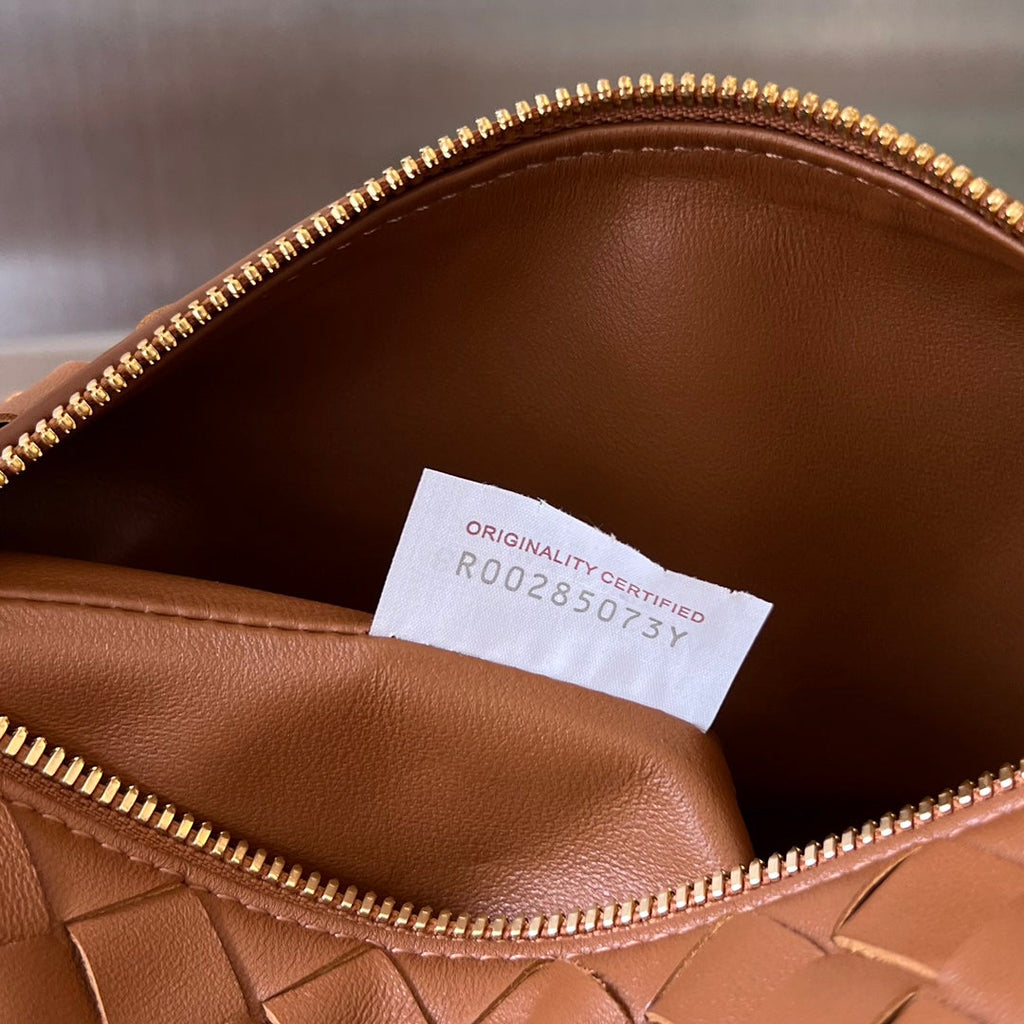 BOTTEGA VENETA WALLACE 22 BAG IN RUSSET BROWN CALFSKIN