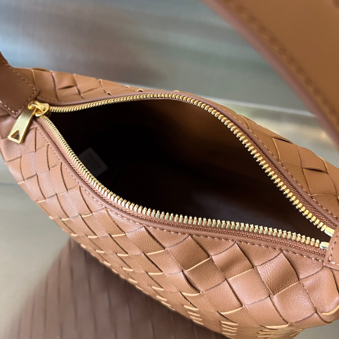 BOTTEGA VENETA WALLACE 22 BAG IN RUSSET BROWN CALFSKIN