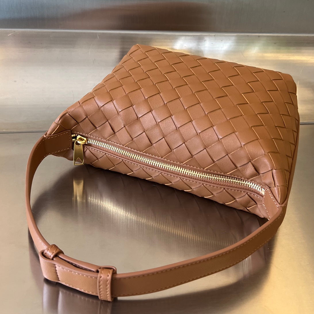 BOTTEGA VENETA WALLACE 22 BAG IN RUSSET BROWN CALFSKIN