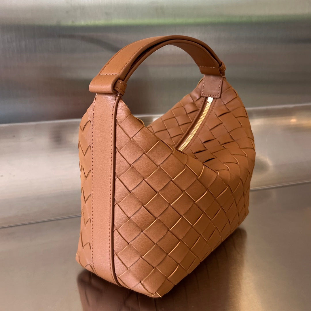 BOTTEGA VENETA WALLACE 22 BAG IN RUSSET BROWN CALFSKIN