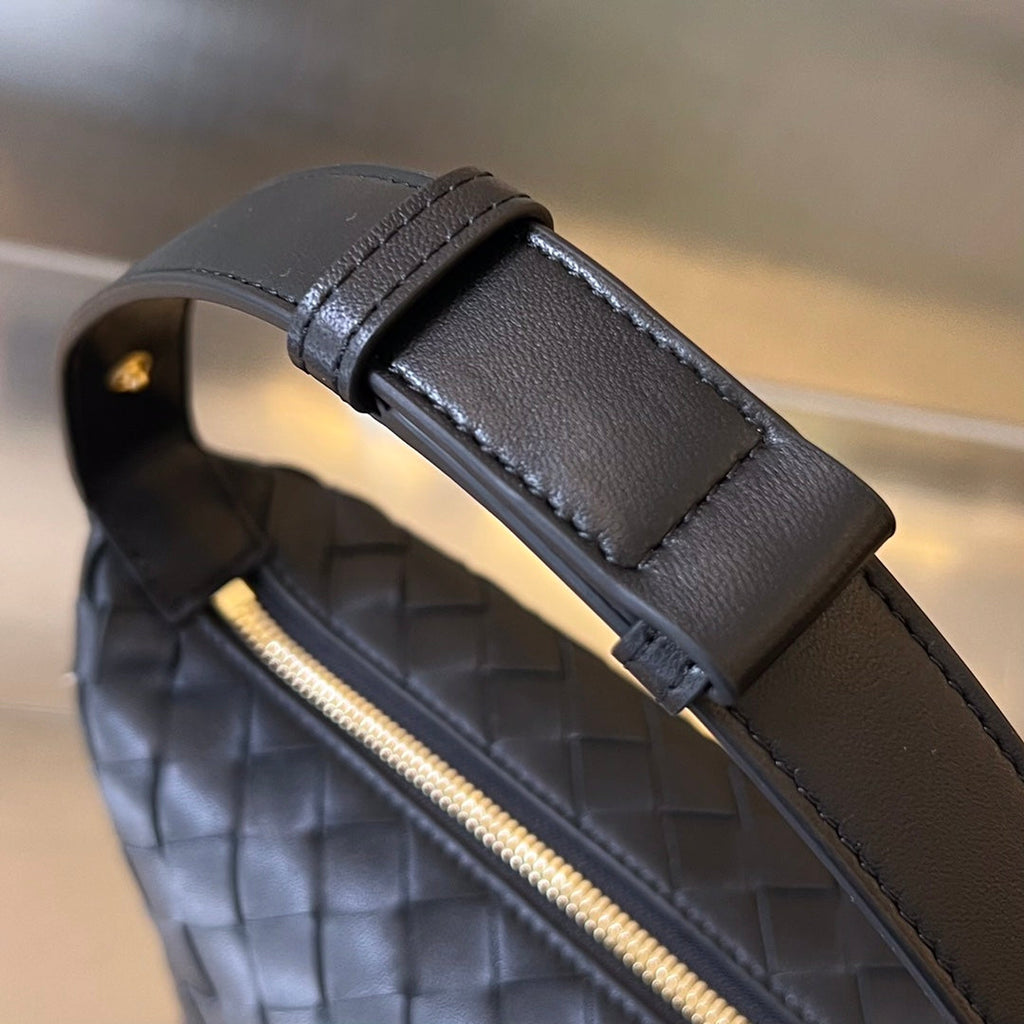 BOTTEGA VENETA WALLACE 22 BAG IN BLACK CALFSKIN
