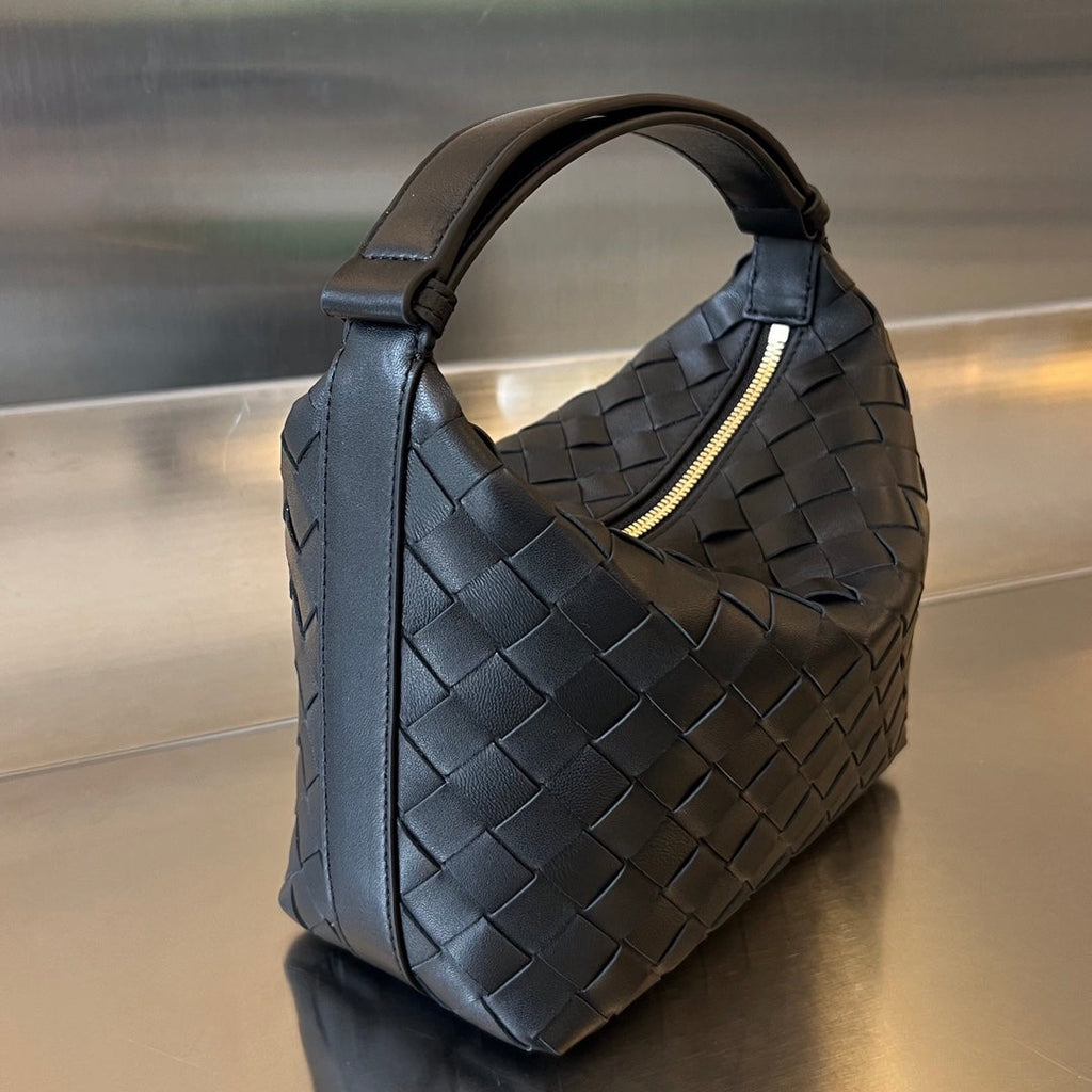 BOTTEGA VENETA WALLACE 22 BAG IN BLACK CALFSKIN
