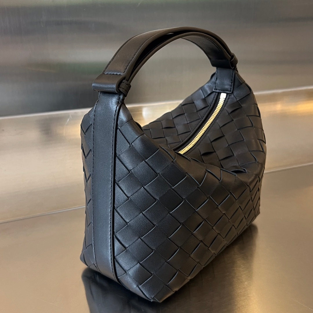 BOTTEGA VENETA WALLACE 22 BAG IN BLACK CALFSKIN