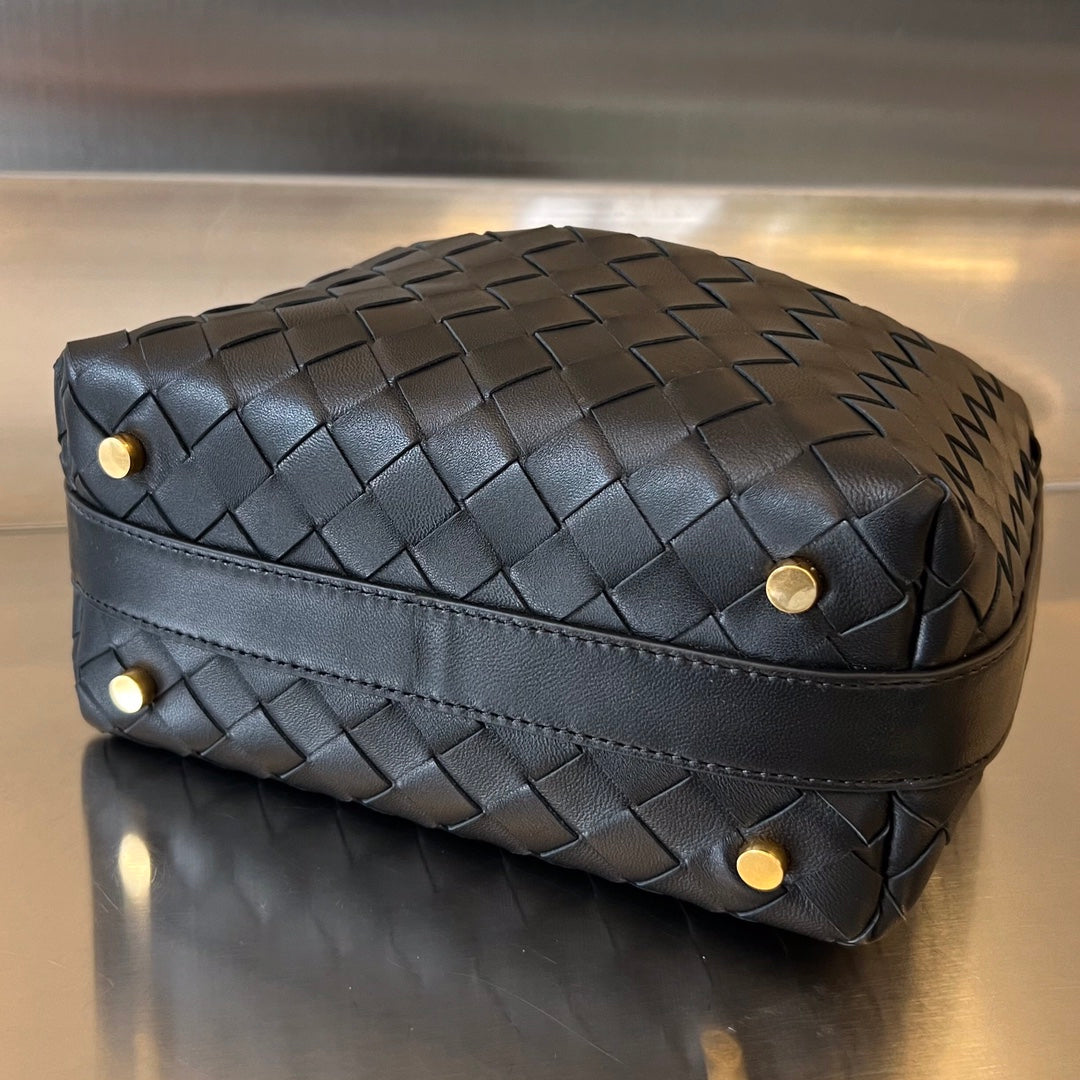 BOTTEGA VENETA WALLACE 22 BAG IN BLACK CALFSKIN