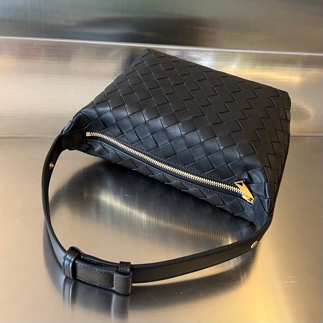BOTTEGA VENETA WALLACE 22 BAG IN BLACK CALFSKIN