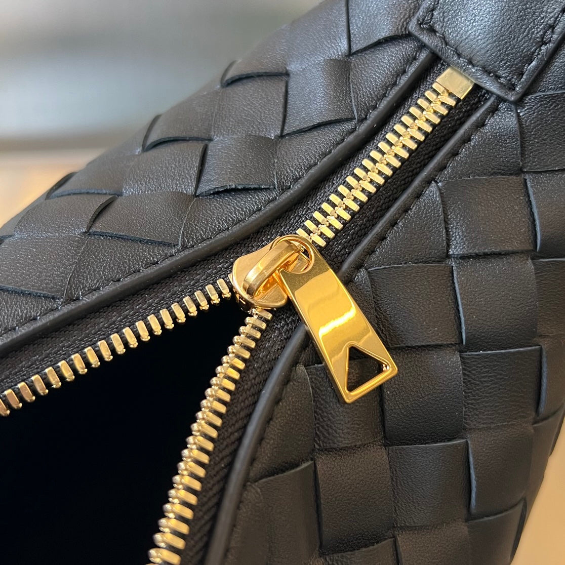 BOTTEGA VENETA WALLACE 22 BAG IN BLACK CALFSKIN