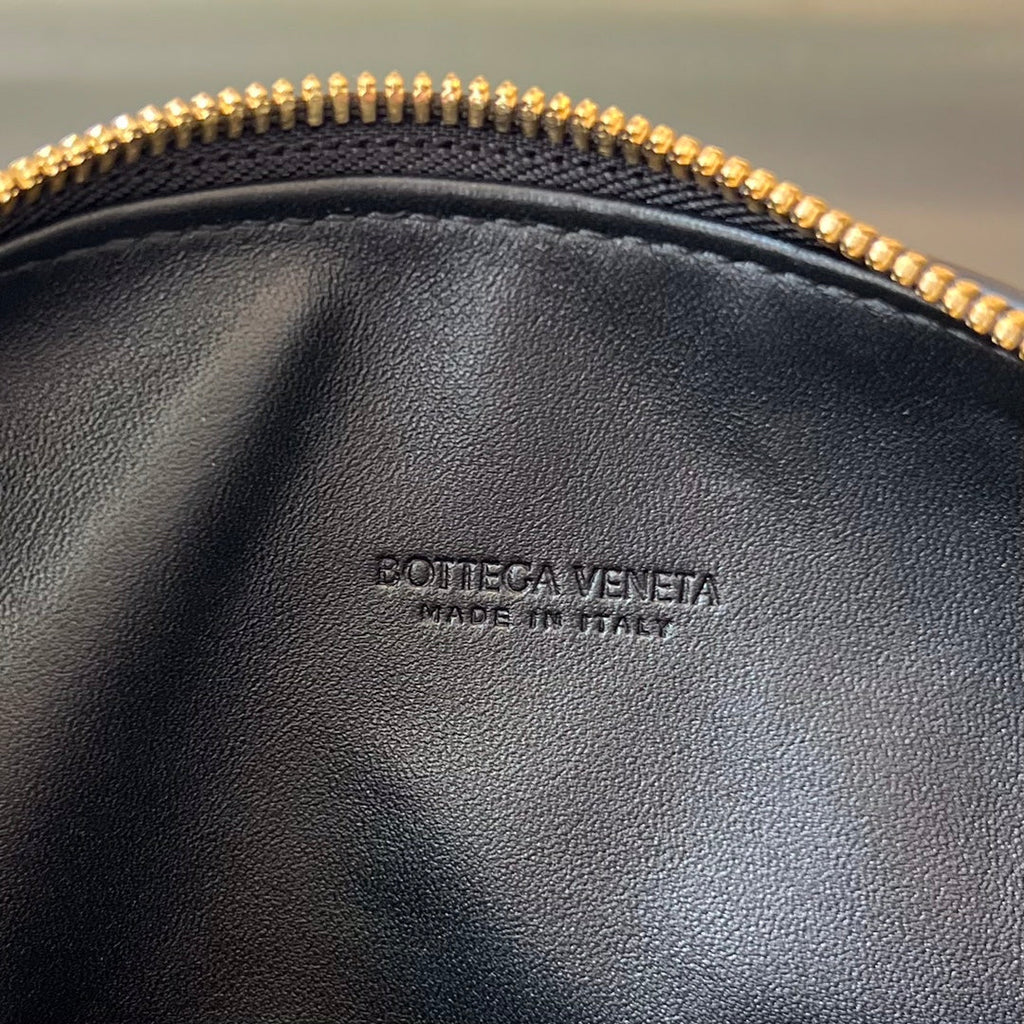 BOTTEGA VENETA WALLACE 22 BAG IN BLACK CALFSKIN