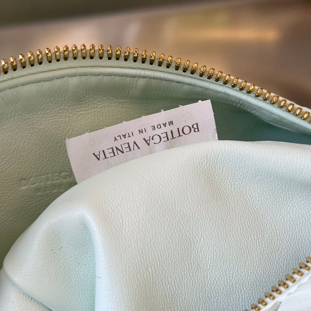 BOTTEGA VENETA WALLACE 22 BAG IN WHITE CALFSKIN