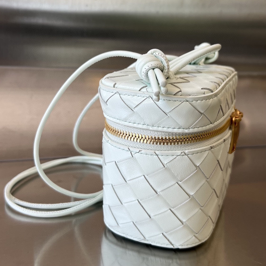 BOTTEGA VENETA MINI VANITY CASE 18 IN WHITE LAMBSKIN