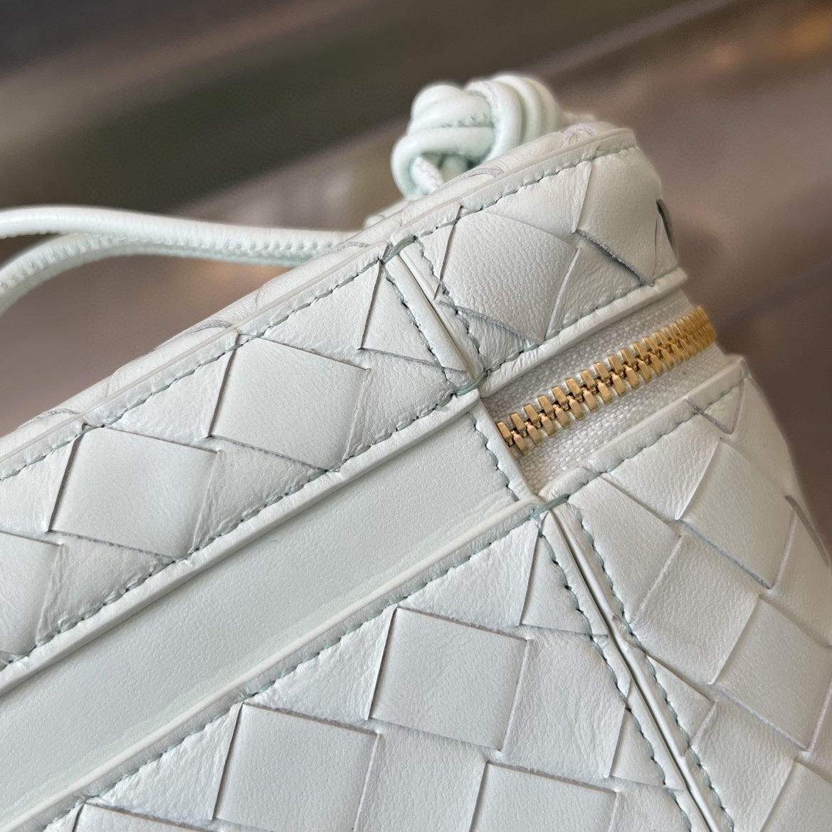 BOTTEGA VENETA MINI VANITY CASE 18 IN WHITE LAMBSKIN