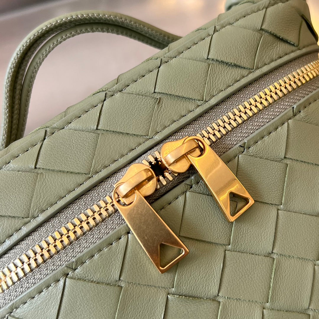 BOTTEGA VENETA MINI VANITY CASE 18 IN OLIVE GREEN LAMBSKIN