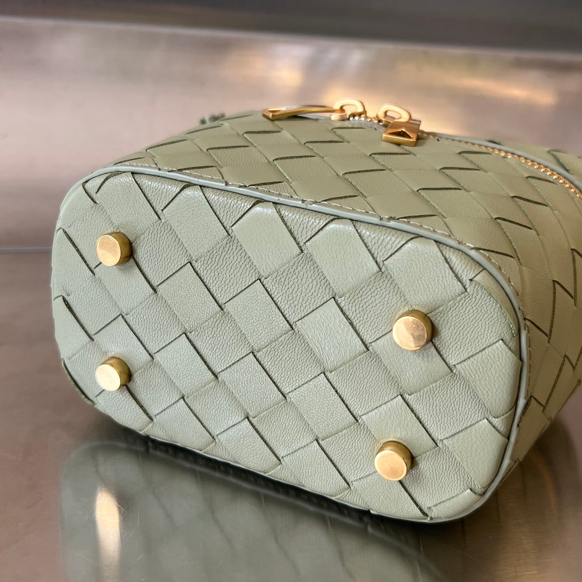 BOTTEGA VENETA MINI VANITY CASE 18 IN OLIVE GREEN LAMBSKIN