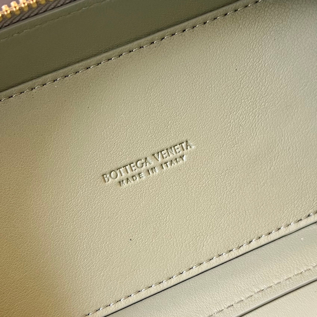 BOTTEGA VENETA MINI VANITY CASE 18 IN OLIVE GREEN LAMBSKIN