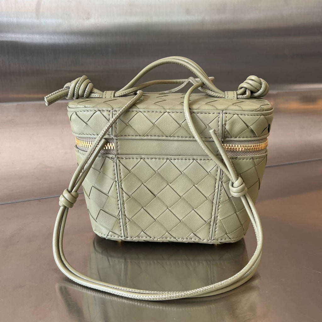 BOTTEGA VENETA MINI VANITY CASE 18 IN OLIVE GREEN LAMBSKIN