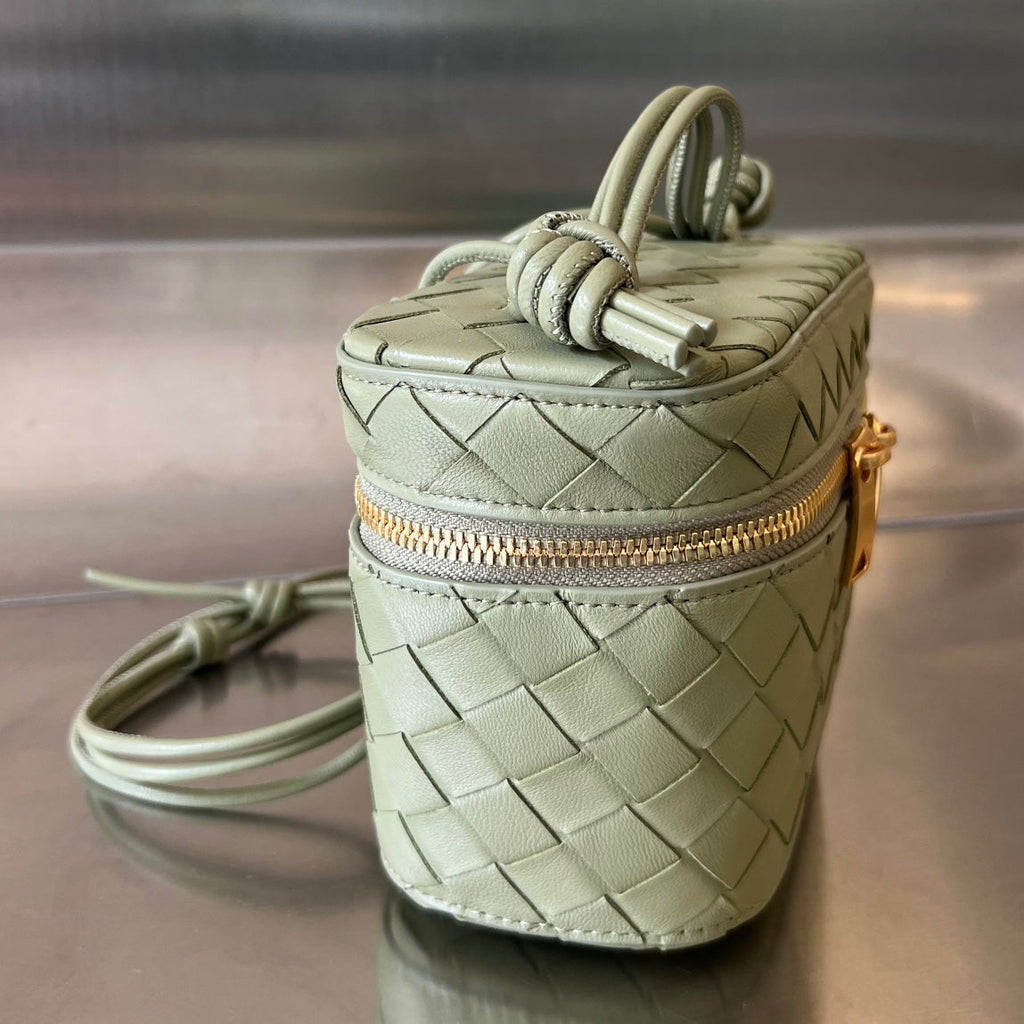 BOTTEGA VENETA MINI VANITY CASE 18 IN OLIVE GREEN LAMBSKIN
