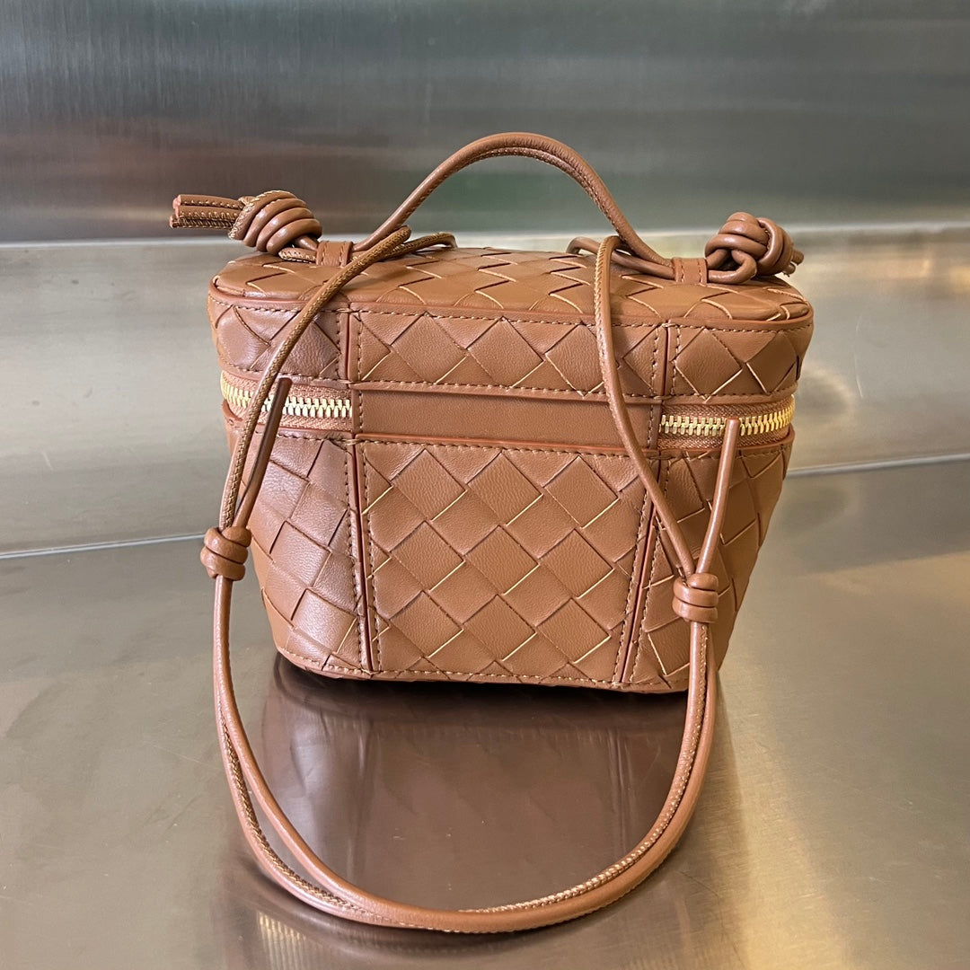 BOTTEGA VENETA MINI VANITY CASE 18 IN CINNAMON BROWN LAMBSKIN