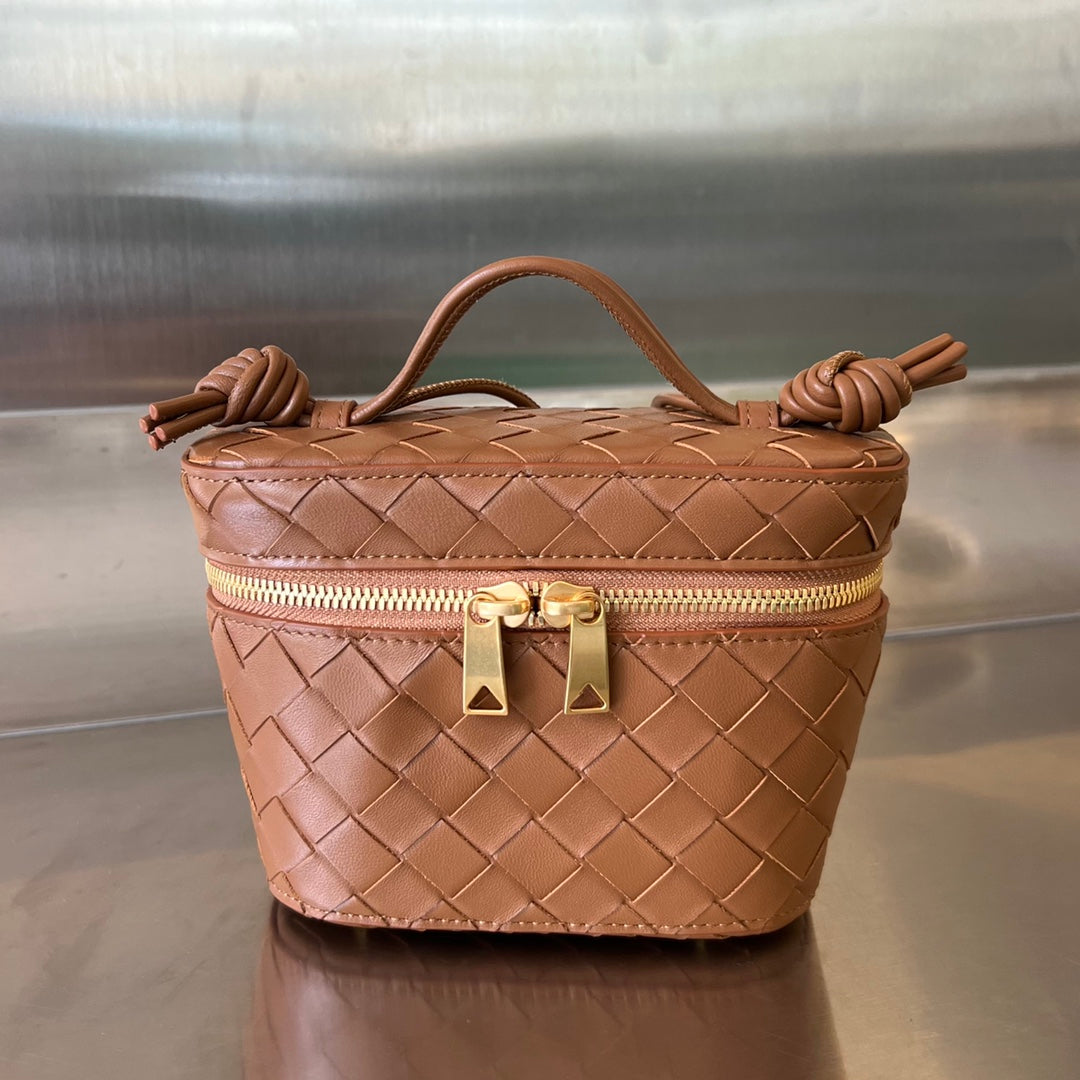 BOTTEGA VENETA MINI VANITY CASE 18 IN CINNAMON BROWN LAMBSKIN