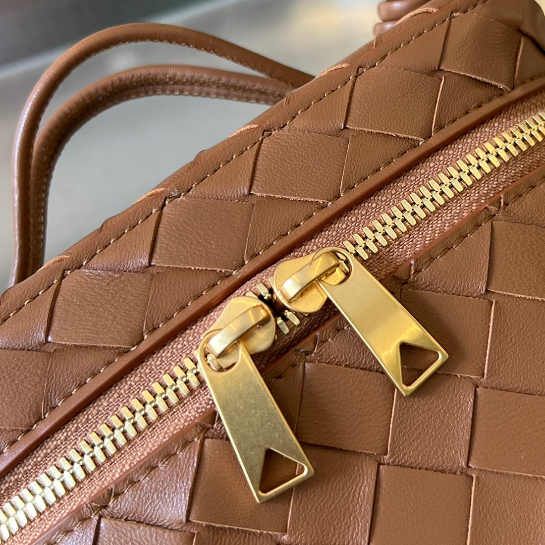 BOTTEGA VENETA MINI VANITY CASE 18 IN CINNAMON BROWN LAMBSKIN