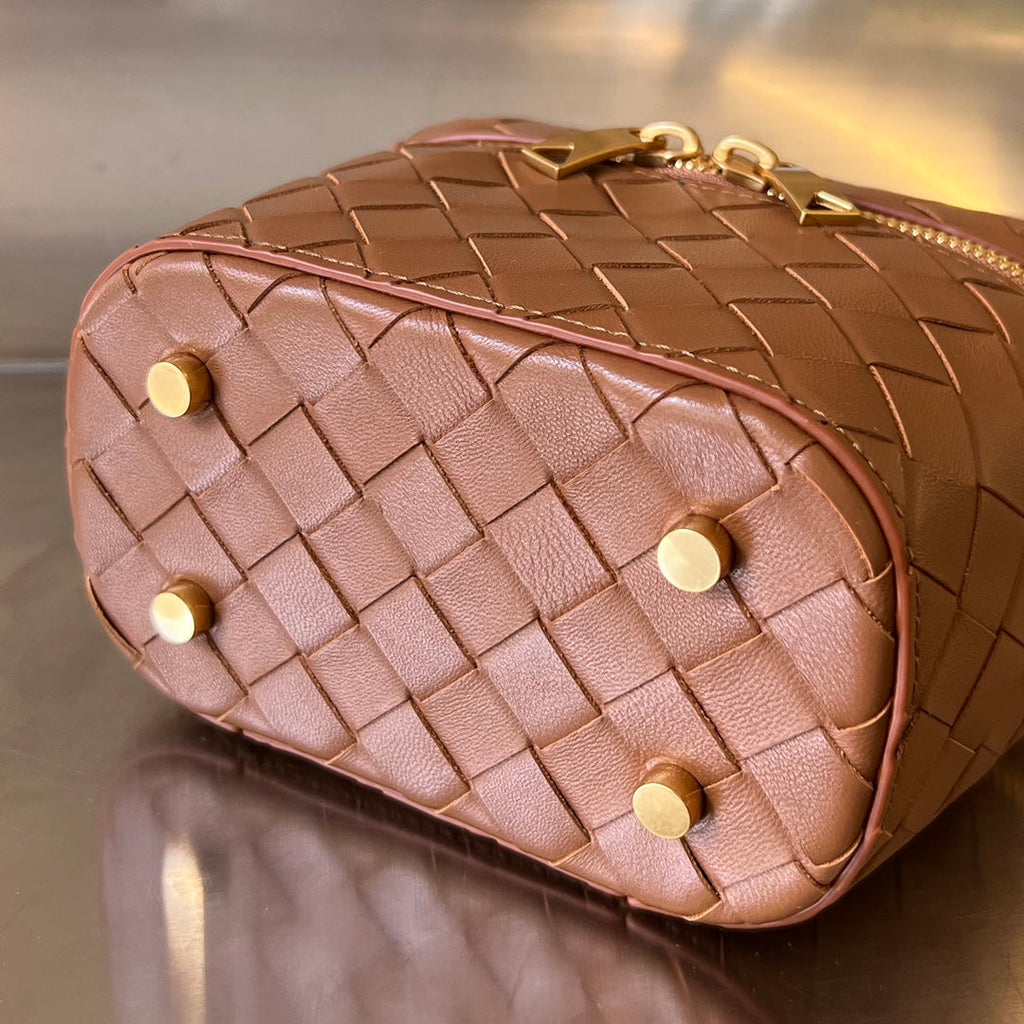 BOTTEGA VENETA MINI VANITY CASE 18 IN CINNAMON BROWN LAMBSKIN