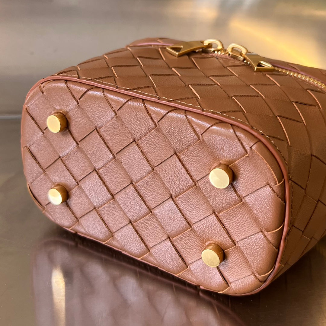 BOTTEGA VENETA MINI VANITY CASE 18 IN CINNAMON BROWN LAMBSKIN