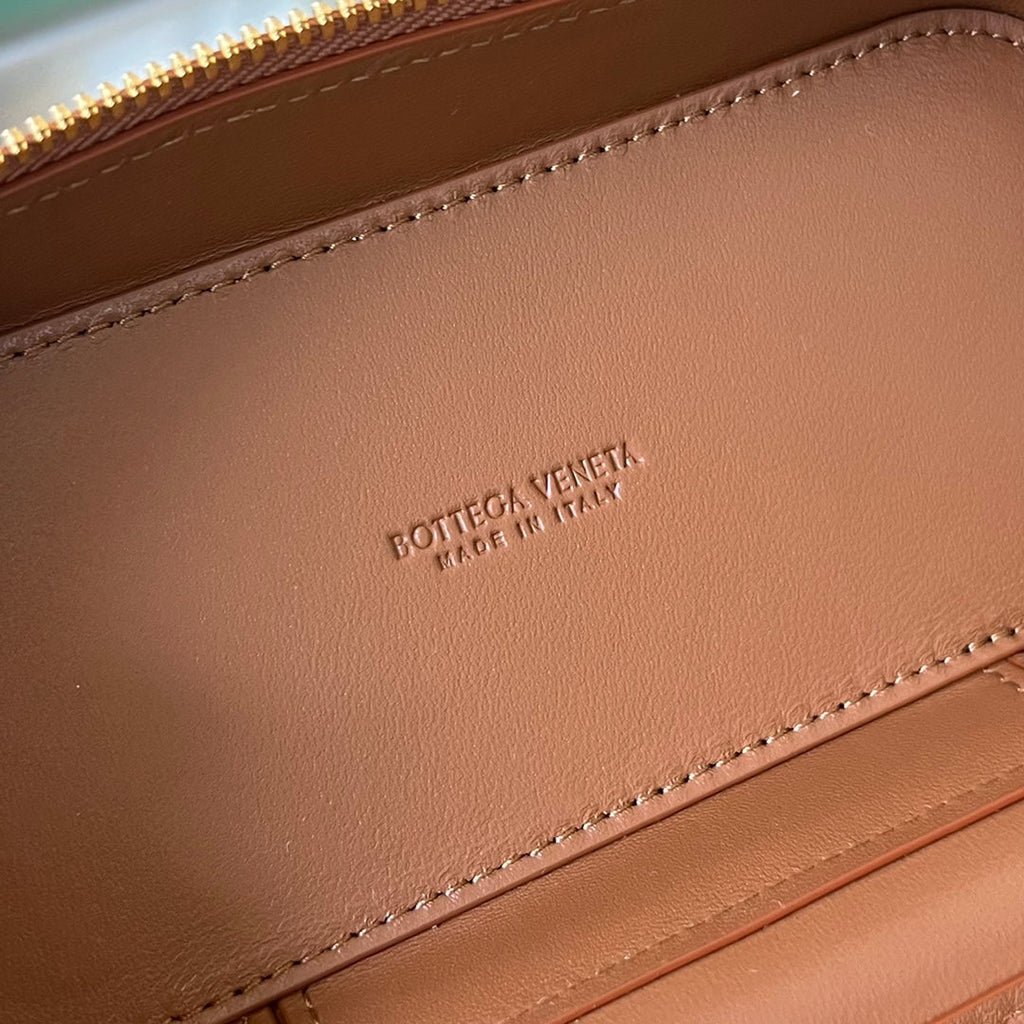 BOTTEGA VENETA MINI VANITY CASE 18 IN CINNAMON BROWN LAMBSKIN