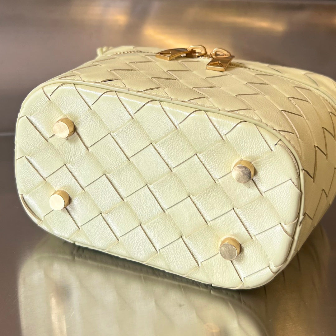 BOTTEGA VENETA MINI VANITY CASE 18 IN BEIGE CREAM LAMBSKIN