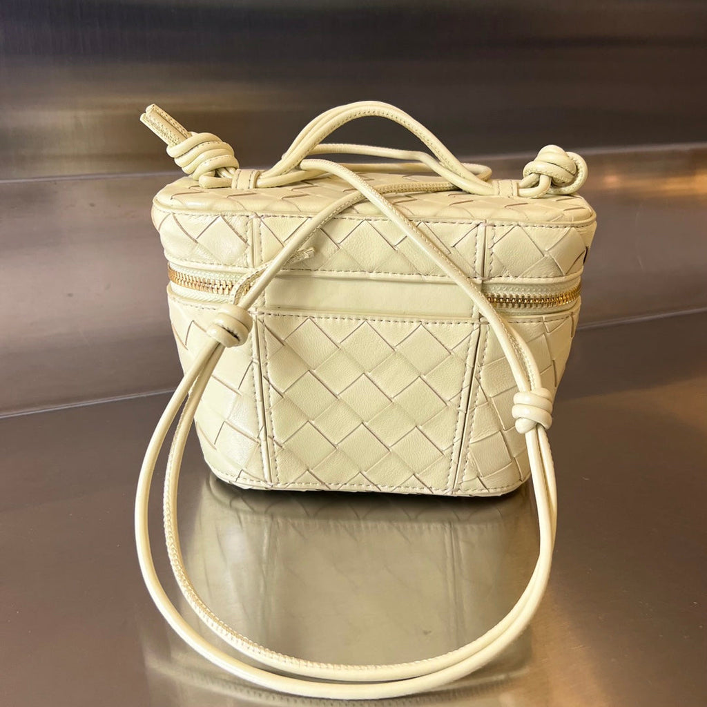 BOTTEGA VENETA MINI VANITY CASE 18 IN BEIGE CREAM LAMBSKIN