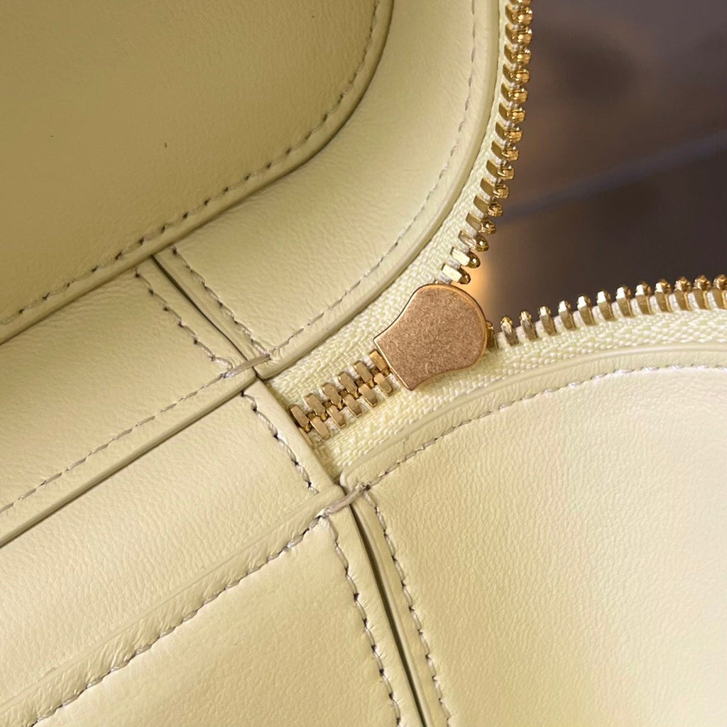 BOTTEGA VENETA MINI VANITY CASE 18 IN BEIGE CREAM LAMBSKIN
