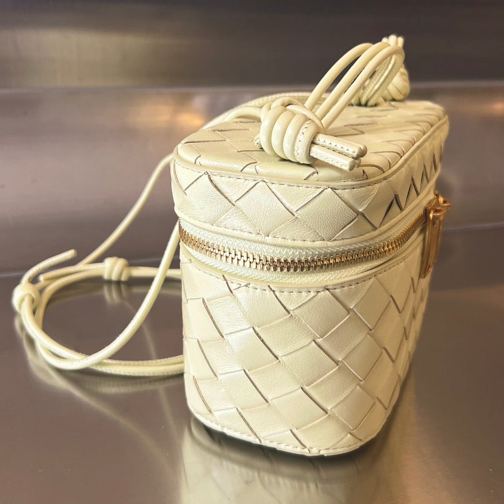 BOTTEGA VENETA MINI VANITY CASE 18 IN BEIGE CREAM LAMBSKIN