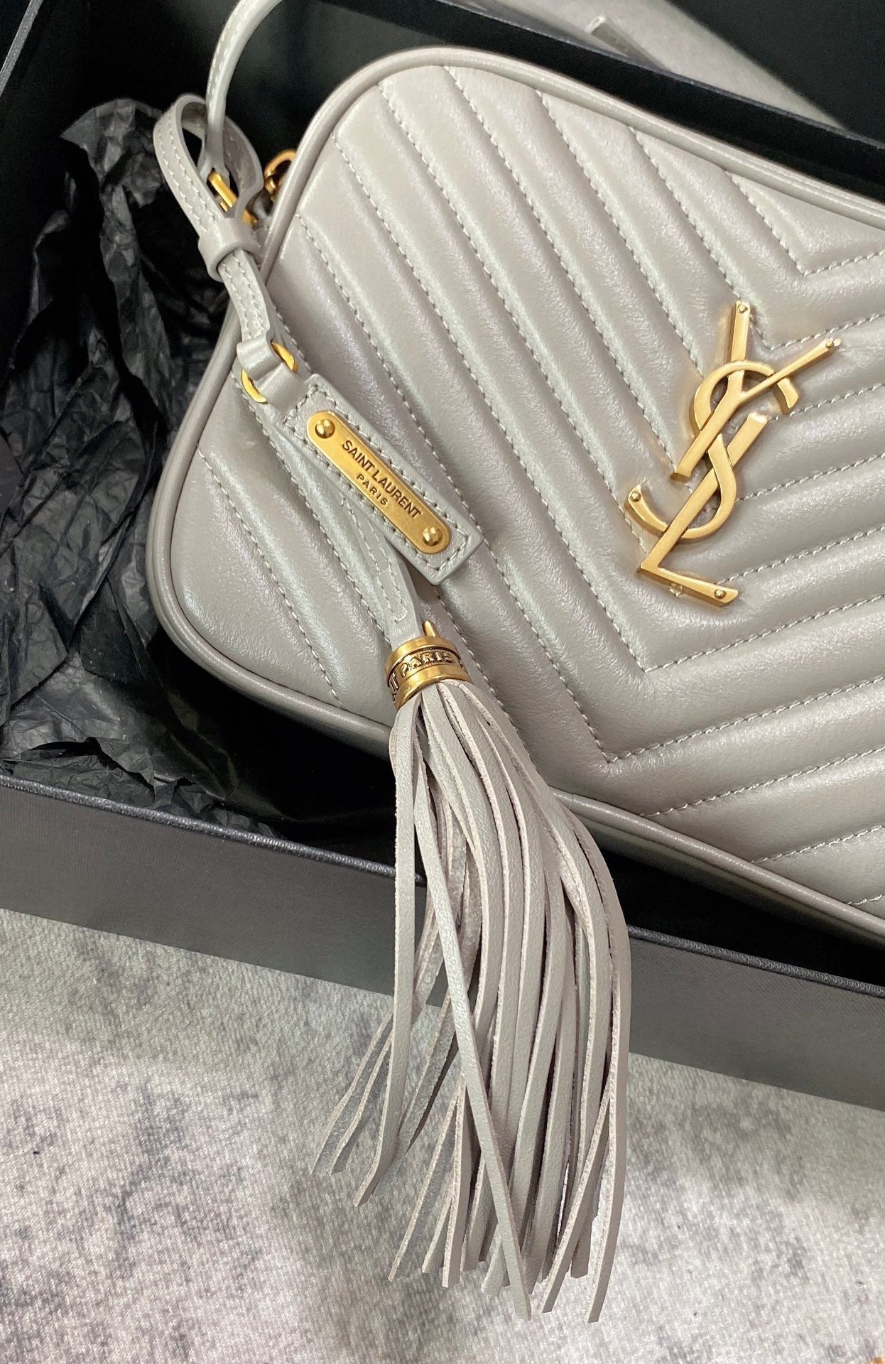 SAINT LAURENT LOU CAMERA BAG 23 IN LIGHT GRAY CALFSKIN GOLD LOGO