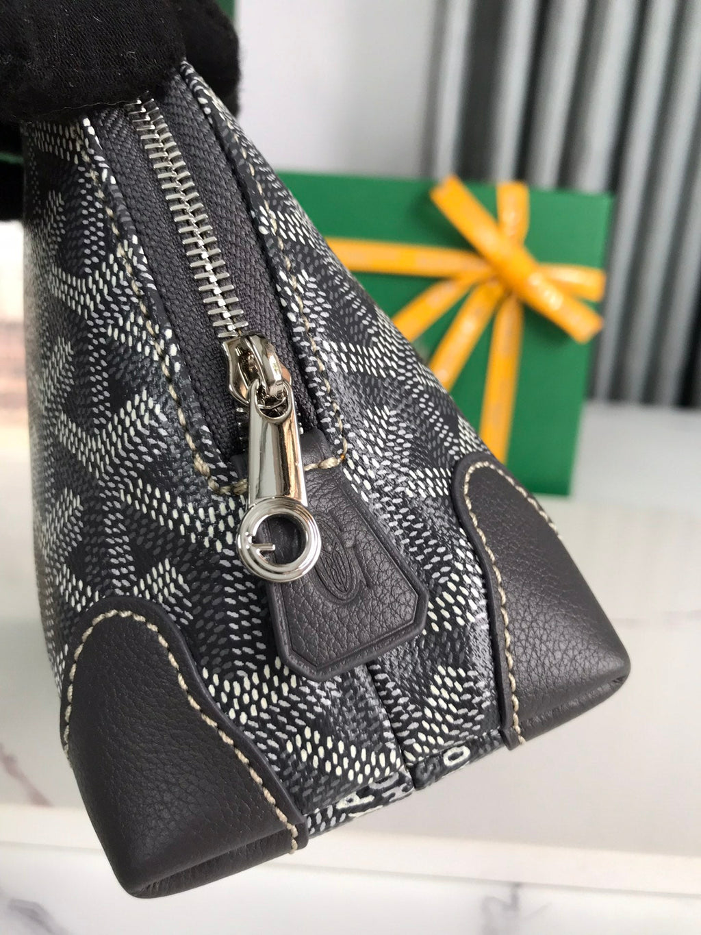 GOYARD VENDÔME COSMETIC POUCH 17 IN GREY BLACK GOYARDINE CANVAS AND CALFSKIN TRIM