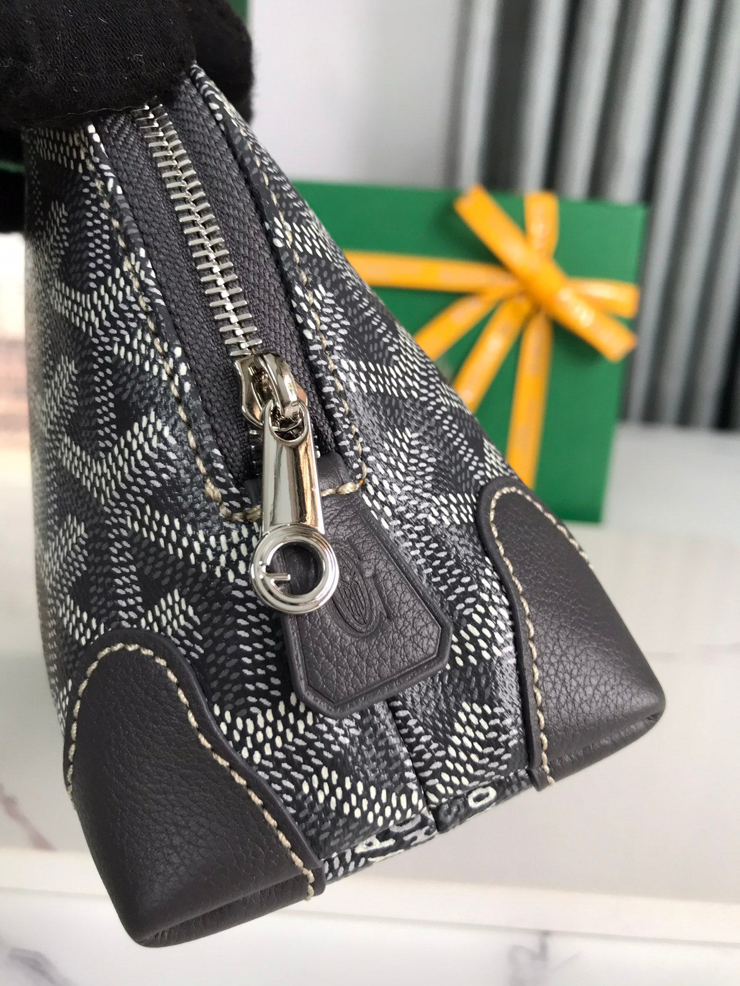 GOYARD VENDÔME COSMETIC POUCH 17 IN GREY BLACK GOYARDINE CANVAS AND CALFSKIN TRIM