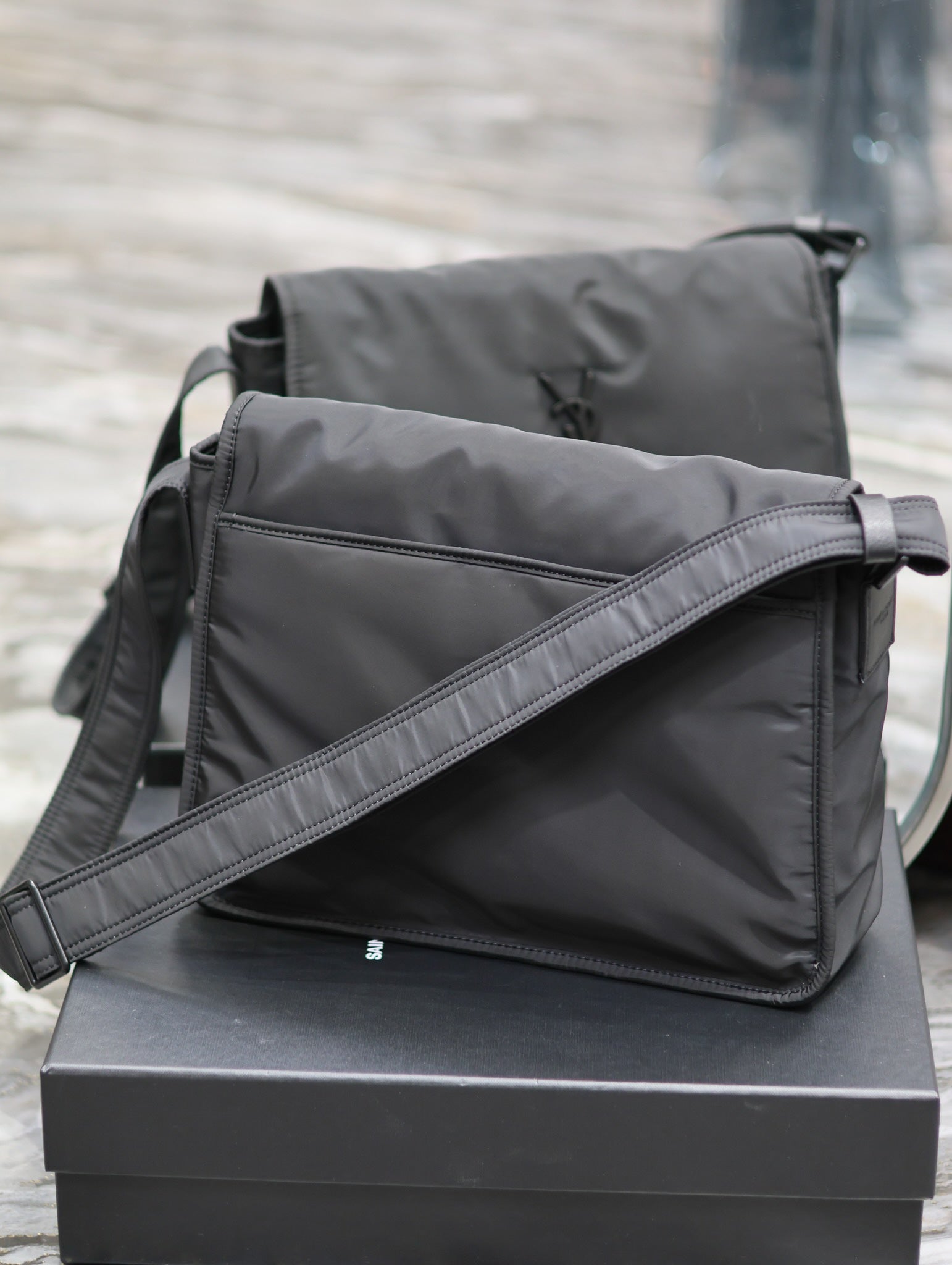 SAINT LAURENT NIKI LARGE 32 IN BLACK NYLON