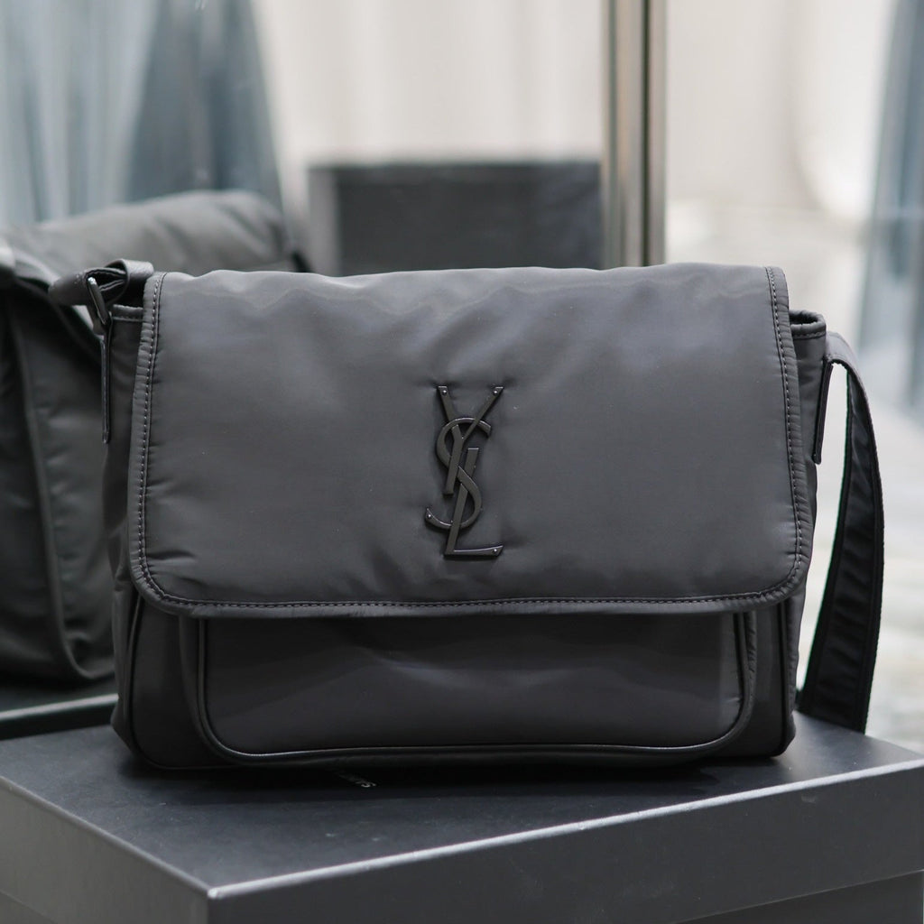 SAINT LAURENT NIKI LARGE 32 IN BLACK NYLON