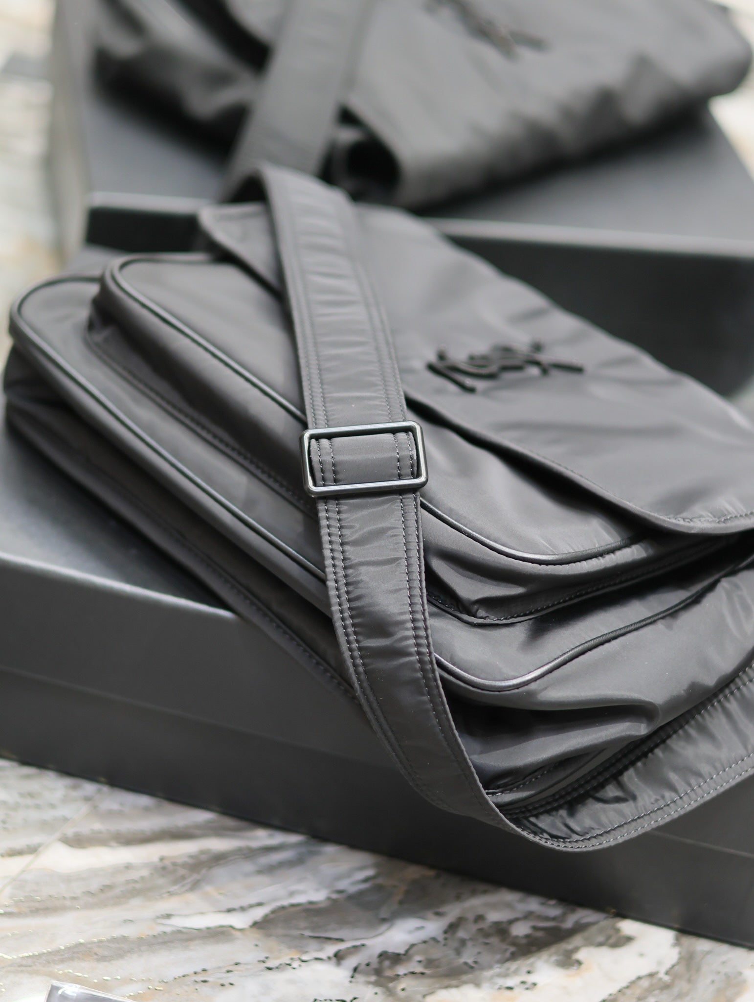 SAINT LAURENT NIKI LARGE 32 IN BLACK NYLON