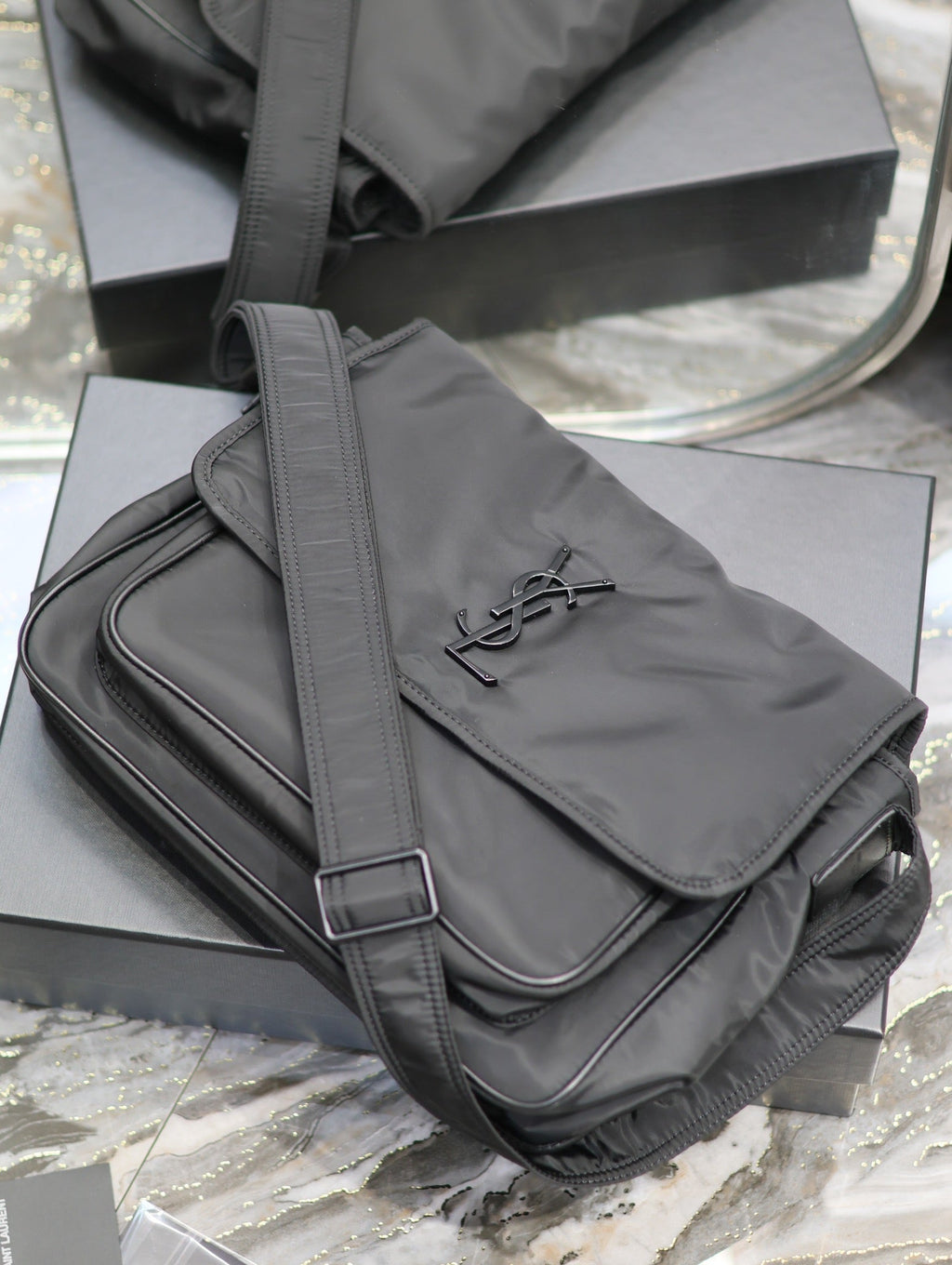 SAINT LAURENT NIKI LARGE 32 IN BLACK NYLON