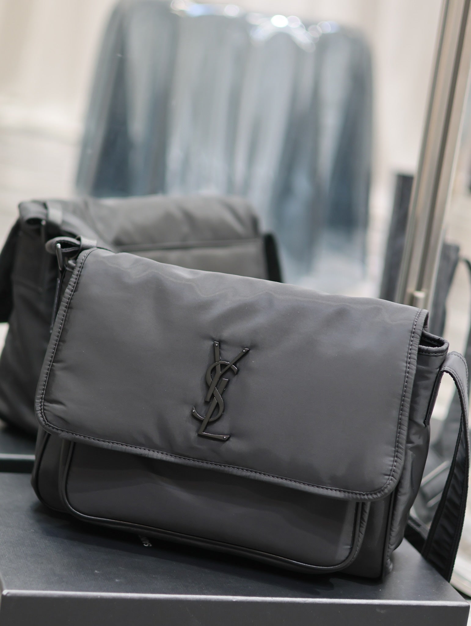 SAINT LAURENT NIKI LARGE 32 IN BLACK NYLON