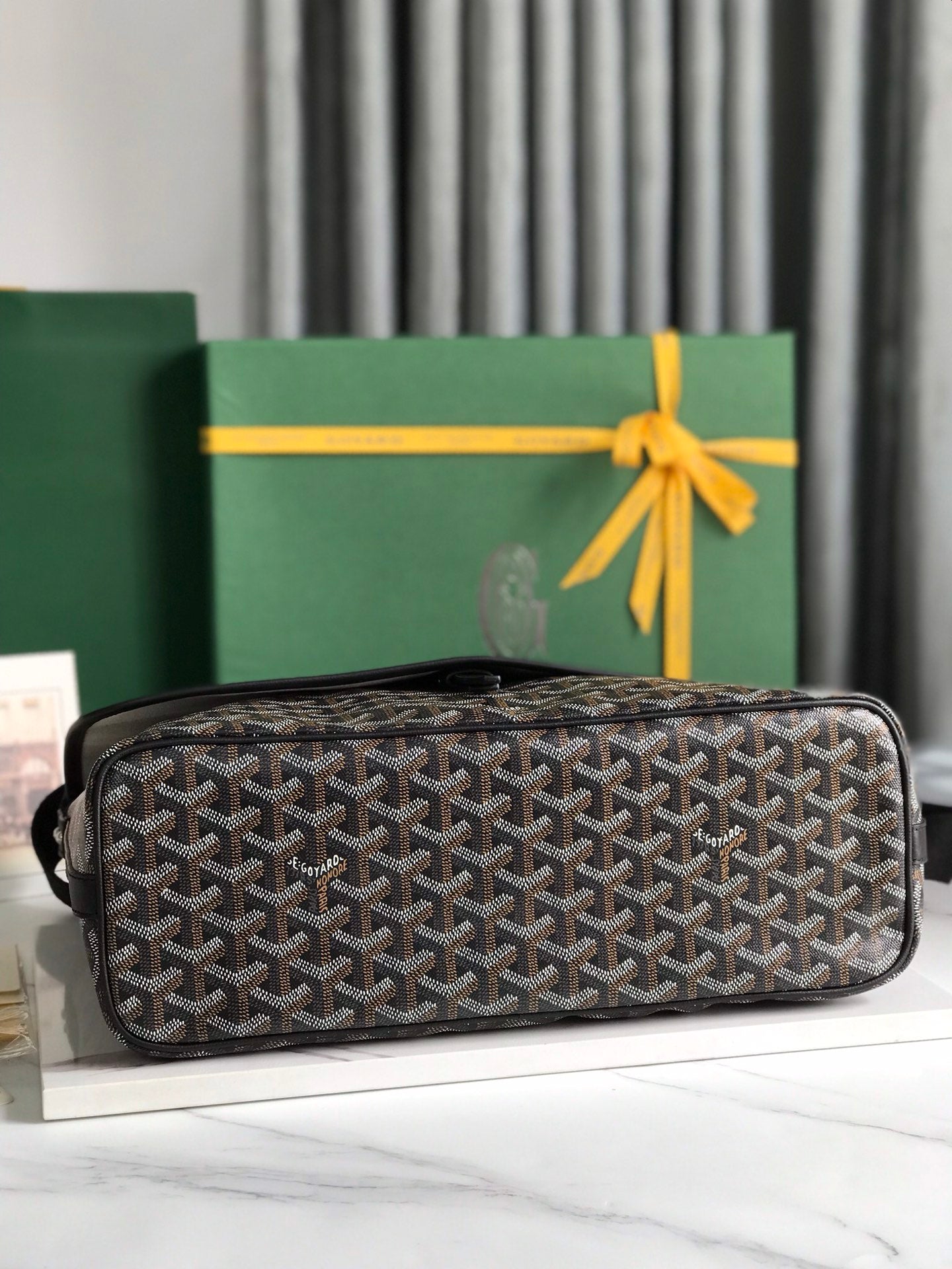 GOYARD CITADIN MESSENGER BAG 39 IN BLACK GOYARDINE CANVAS