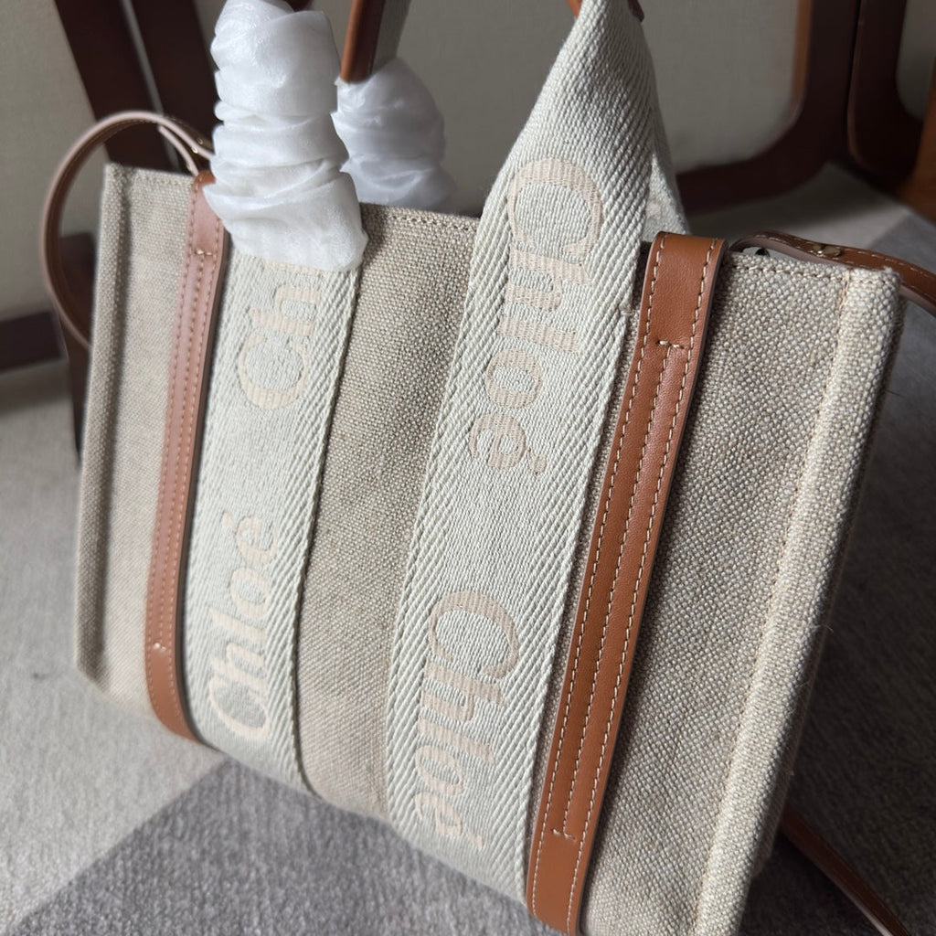 CHLOE SMALL WOODY TOTE BAG 26.5 IN BEIGE LINEN CANVAS WEBBING LOGO EMBROIDERY BROWN CALFSKIN