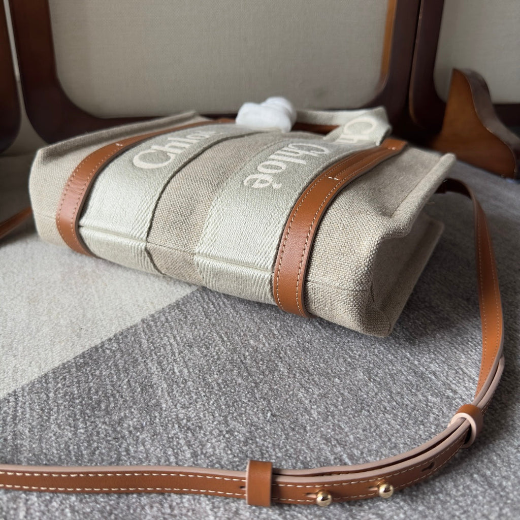 CHLOE SMALL WOODY TOTE BAG 26.5 IN BEIGE LINEN CANVAS WEBBING LOGO EMBROIDERY BROWN CALFSKIN