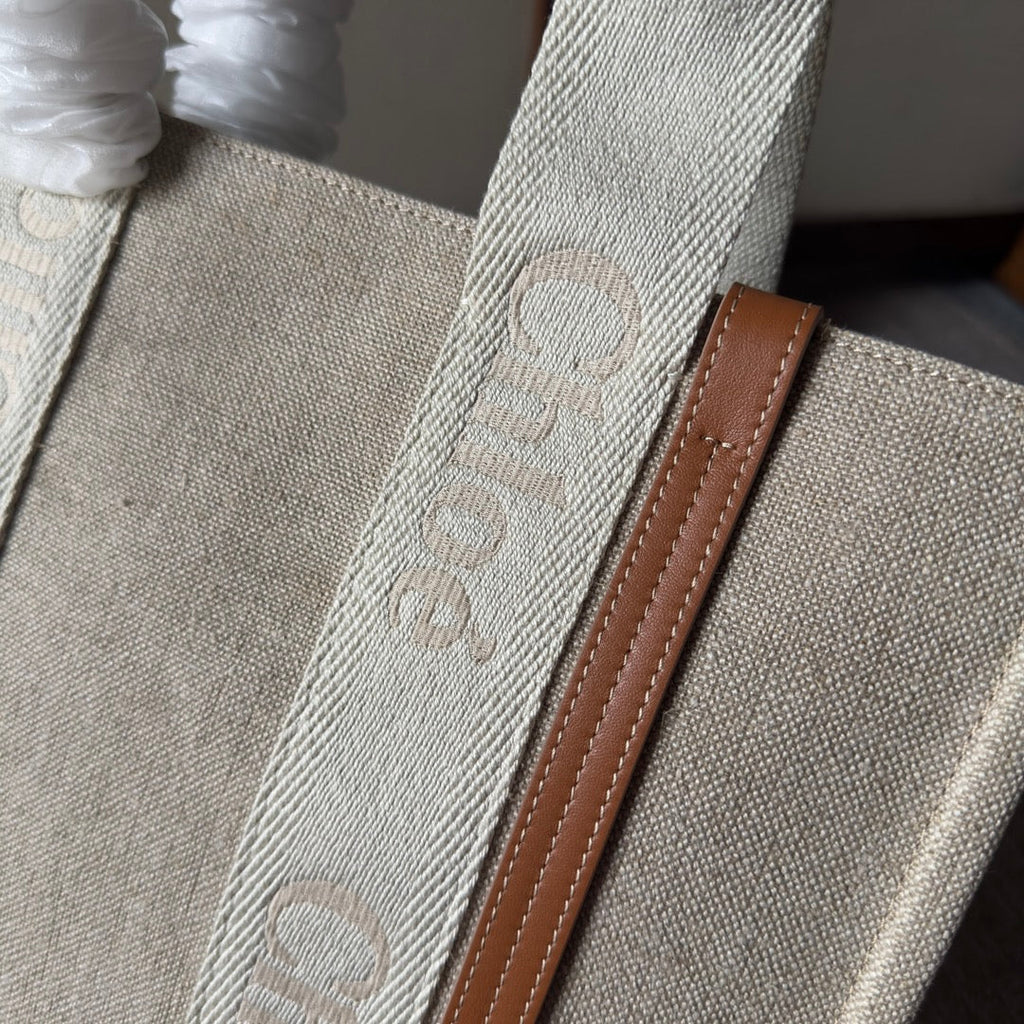 CHLOE MEDIUM WOODY TOTE BAG 37 IN BEIGE LINEN CANVAS WEBBING LOGO EMBROIDERY BROWN CALFSKIN