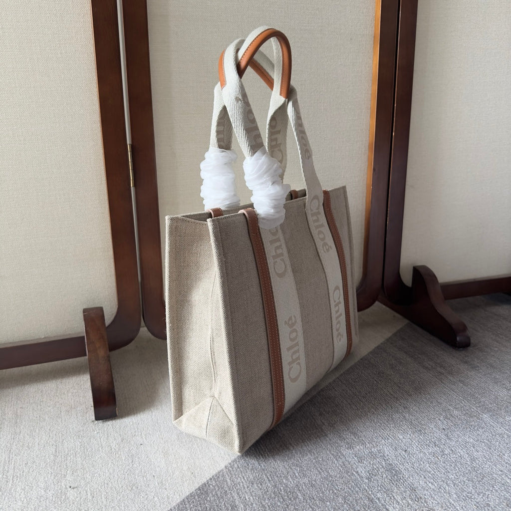 CHLOE MEDIUM WOODY TOTE BAG 37 IN BEIGE LINEN CANVAS WEBBING LOGO EMBROIDERY BROWN CALFSKIN