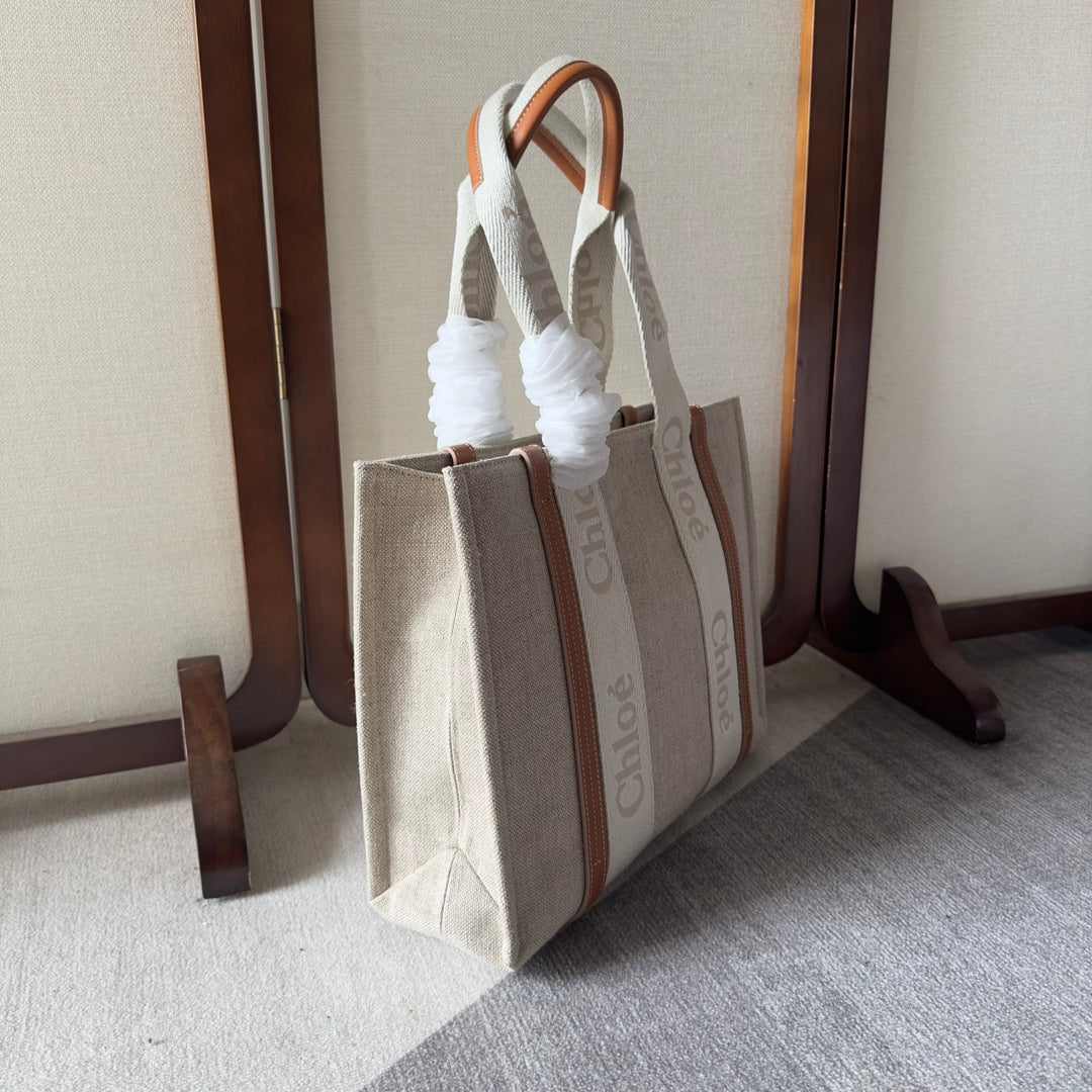 CHLOE MEDIUM WOODY TOTE BAG 37 IN BEIGE LINEN CANVAS WEBBING LOGO EMBROIDERY BROWN CALFSKIN