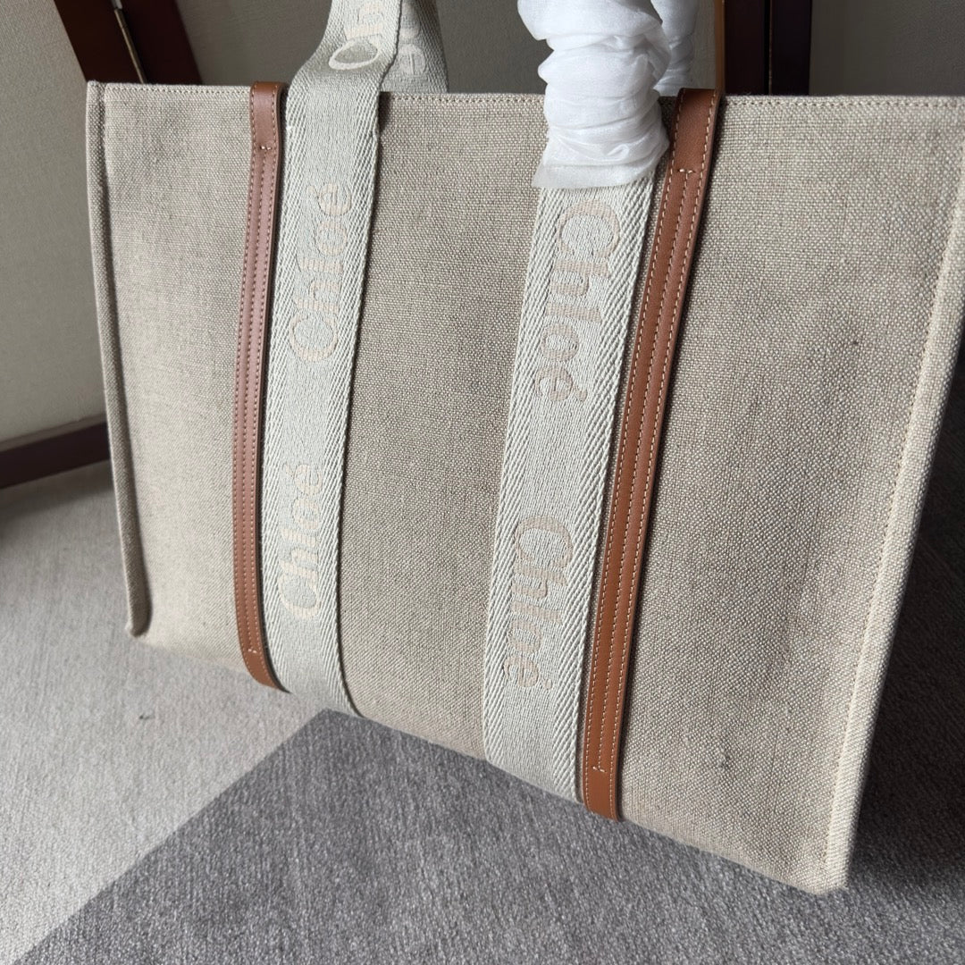 CHLOE LAGRE WOODY TOTE BAG 45 IN BEIGE LINEN CANVAS WEBBING LOGO EMBROIDERY BROWN CALFSKIN