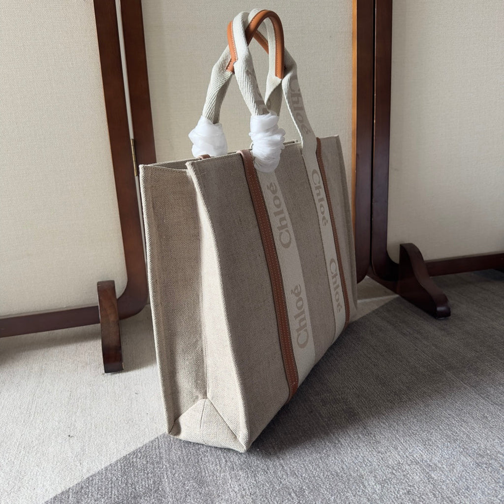 CHLOE LAGRE WOODY TOTE BAG 45 IN BEIGE LINEN CANVAS WEBBING LOGO EMBROIDERY BROWN CALFSKIN