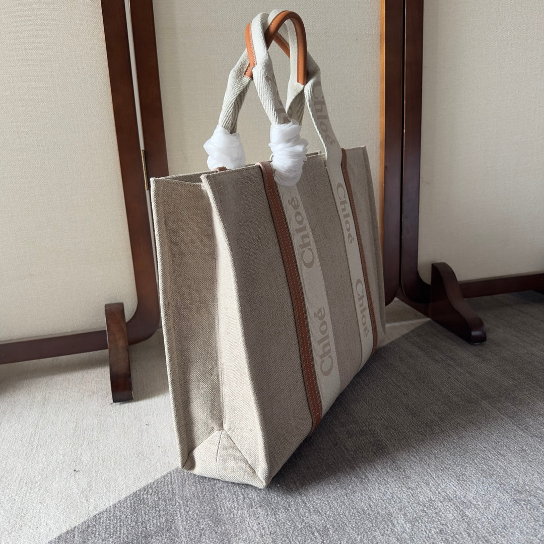 CHLOE LAGRE WOODY TOTE BAG 45 IN BEIGE LINEN CANVAS WEBBING LOGO EMBROIDERY BROWN CALFSKIN