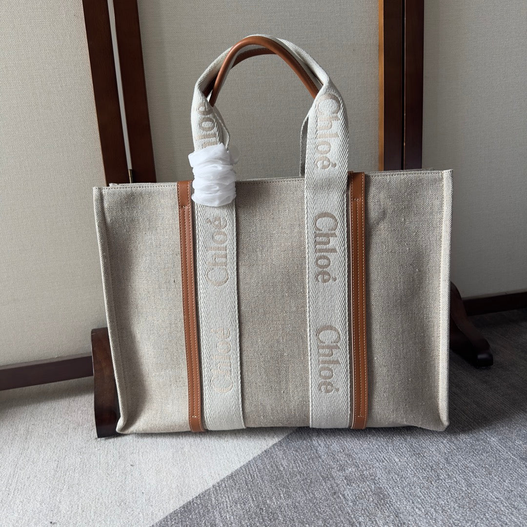 CHLOE LAGRE WOODY TOTE BAG 45 IN BEIGE LINEN CANVAS WEBBING LOGO EMBROIDERY BROWN CALFSKIN