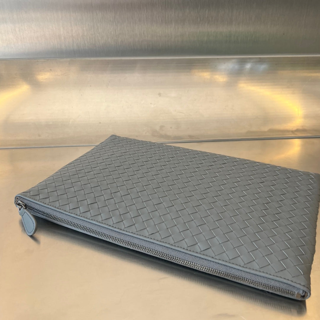 BOTTEGA VENETA INTRECCIATO 30 IN GREY STEEL LAMBSKIN