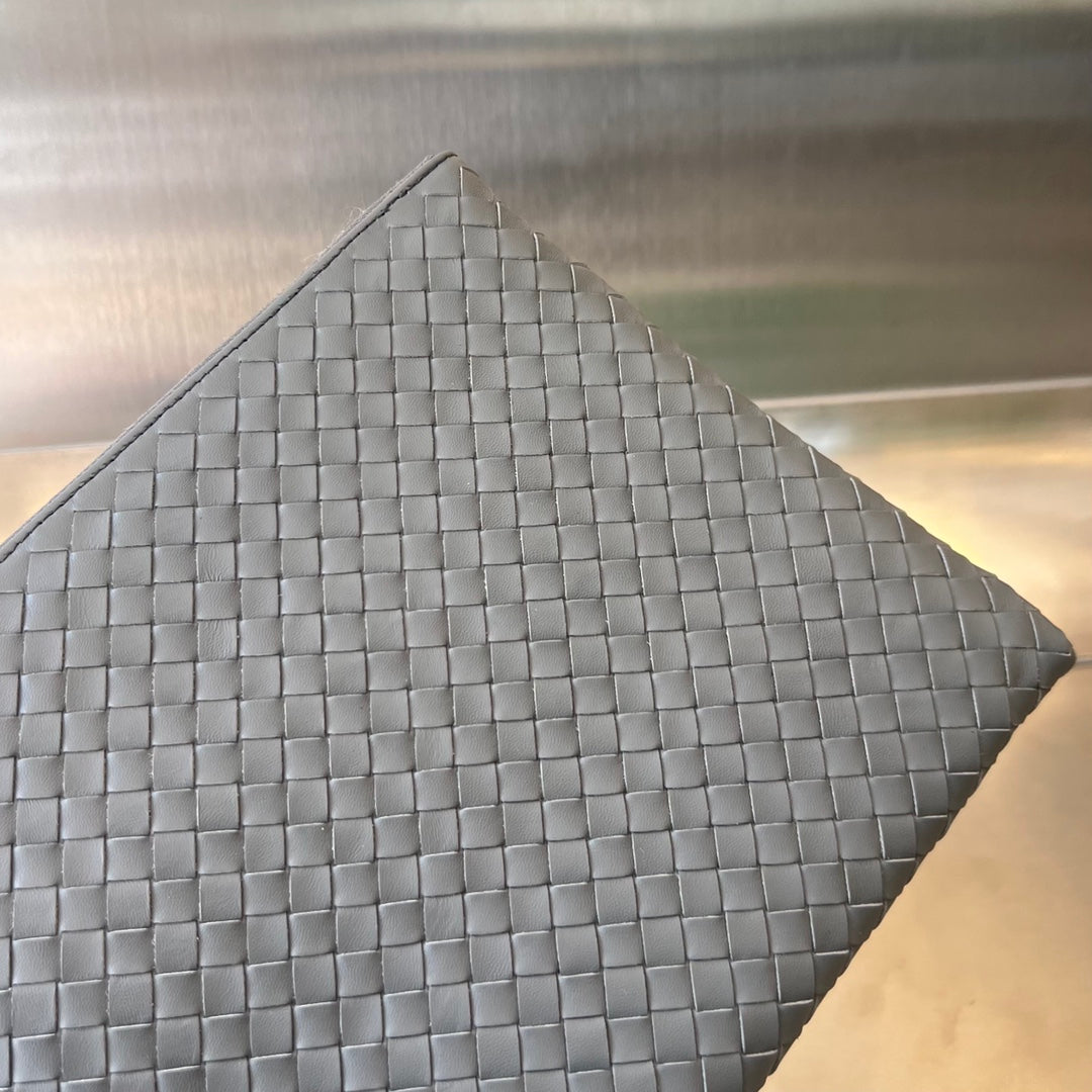 BOTTEGA VENETA INTRECCIATO 30 IN GREY STEEL LAMBSKIN