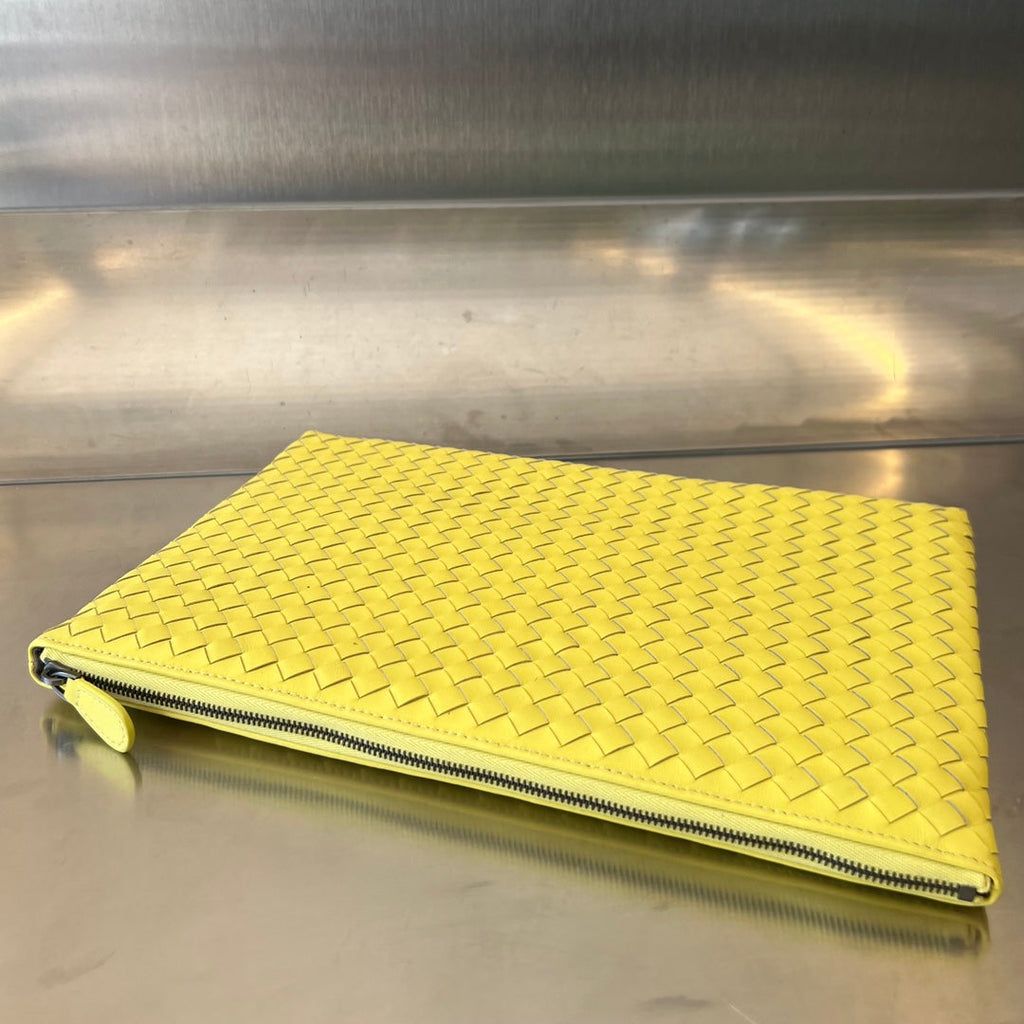 BOTTEGA VENETA INTRECCIATO 30 IN LIGHT YELLOW LAMBSKIN